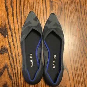 Black camo Rothy’s. Size 8.5. Great condition.